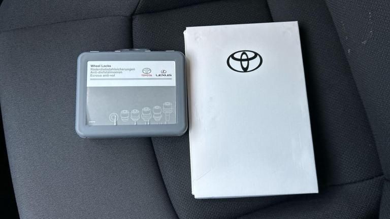 2024 Toyota C-HR 1.8 VVT-h Design SUV 5dr Petrol Hybrid CVT Euro 6 (s/s) (140 ps) HATCHBACK Petro...