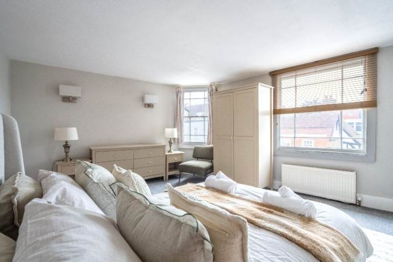 2BR Short term rental ( Colchester 8B) 