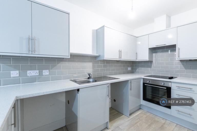 1 bedroom flat in Fernwood Court, Bournemouth, BH1 (1 bed) (#2767413)