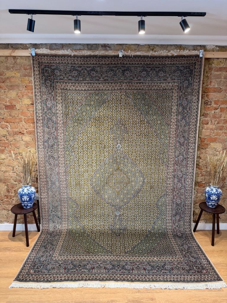 Handmade Persian Tabriz Mahi Rug 315x200