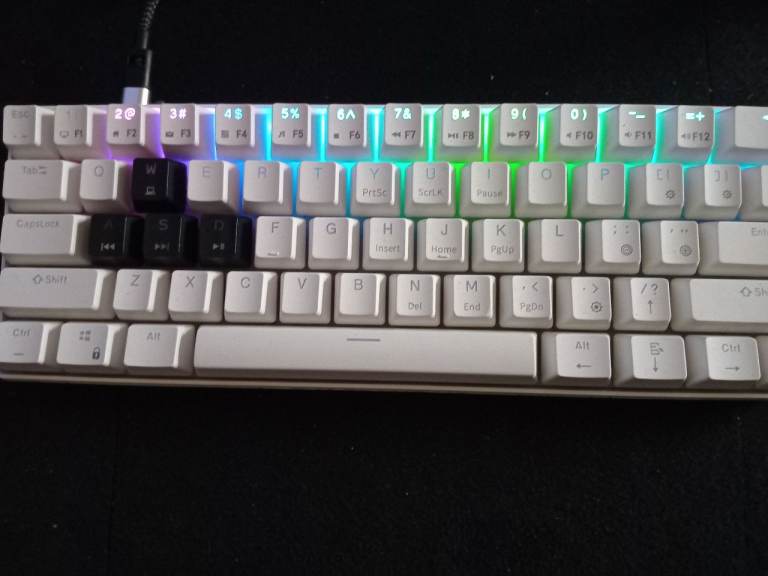 RK ROYAL KLUDGE - LIGHT UP MECHANICAL GAMING KEYBOARD - rk 61