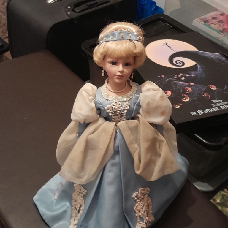 2002 porcelain vintage collectors doll brass key collectibles Cinderella 