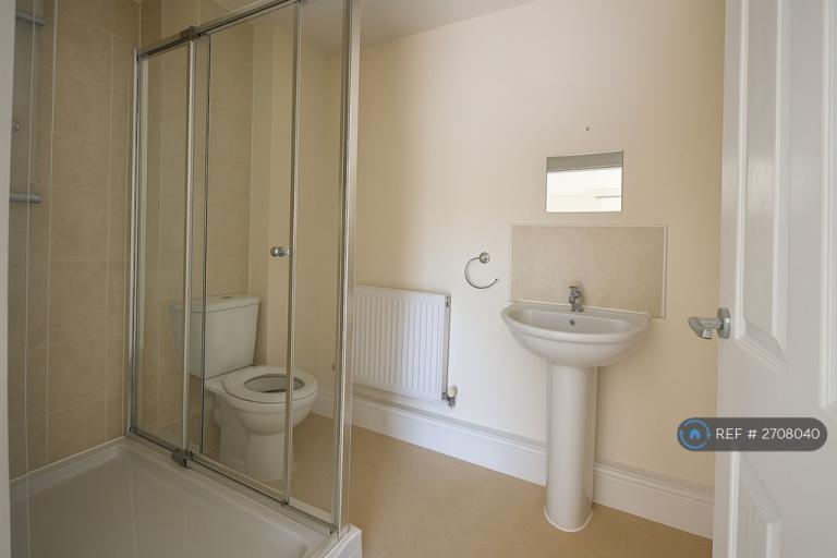 2 bedroom flat in Greenaways, Ebley, Stroud, GL5 (2 bed) (#2708040)