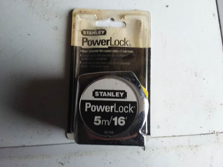 New Stanley 5 metre Powerlock tape measure