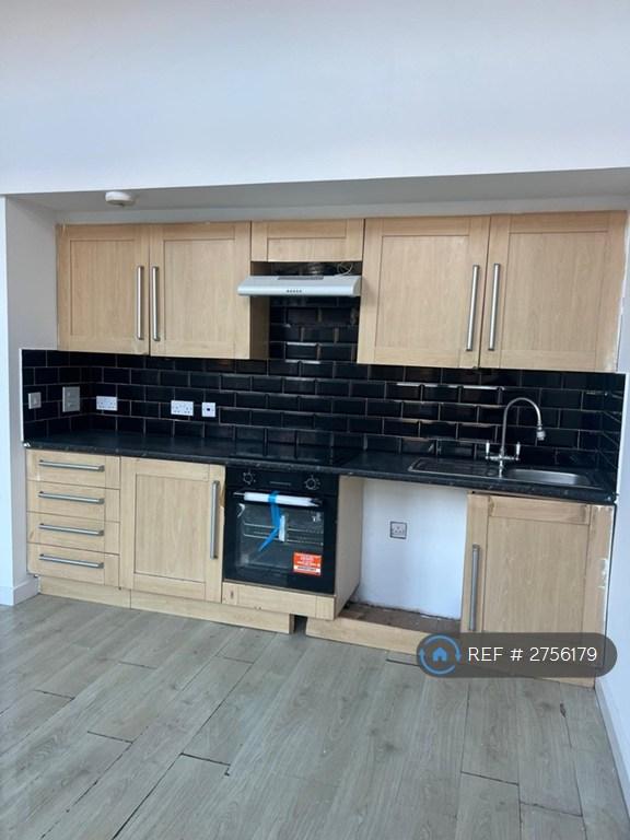 2 bedroom flat in Spinners Hall, Bolton, BL1 (2 bed) (#2756179)