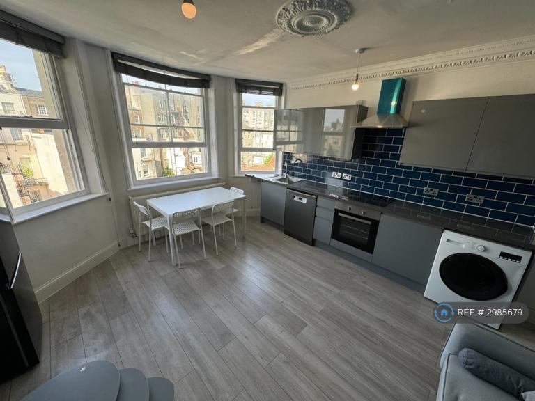 3 bedroom flat in Holland Road, Hove, BN3 (3 bed) (#2985679)
