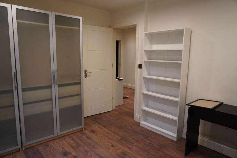 3 bedroom flat in The Ridings, London