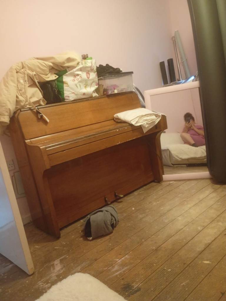 Piano good working order I need it gone asap