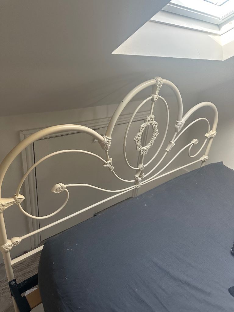 White Metal king  Bed Frame – Good Condition