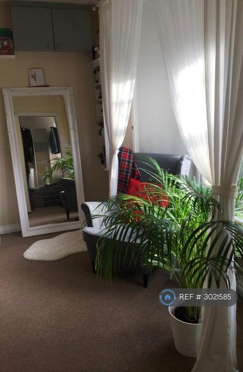 Studio flat in Beaufort Road, Reigate, RH2 (#3021585)