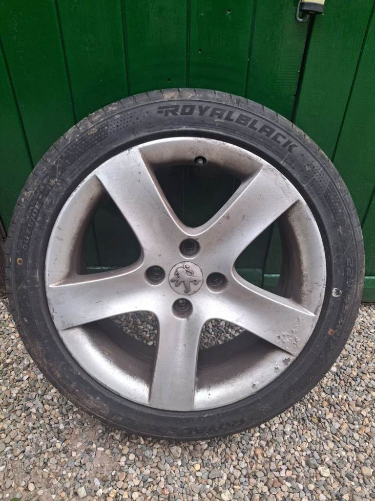 PEUGEOT 308 ALLOY WHEEL AND TYRE (200 Miles!)