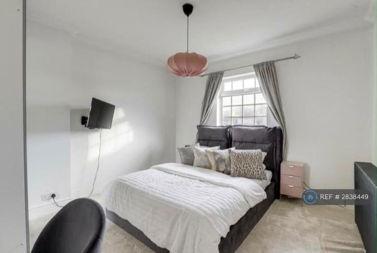 3 bedroom flat in Gedling, Nottingham, NG4 (3 bed) (#2838449)
