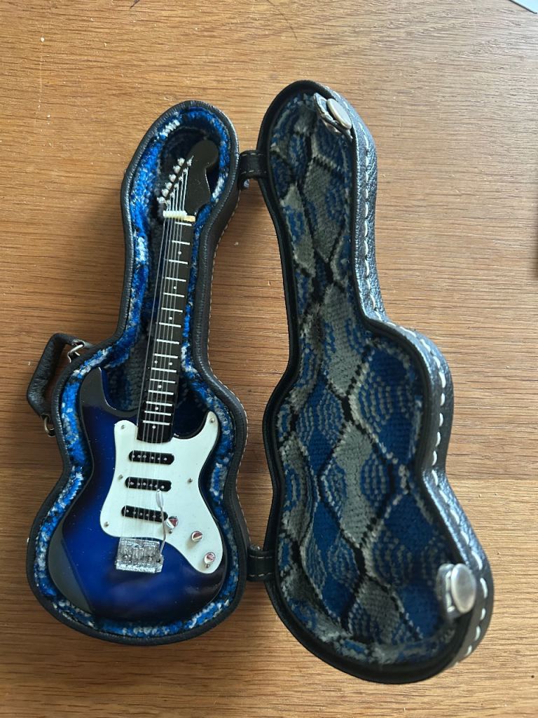 miniature collectors electric guitar 