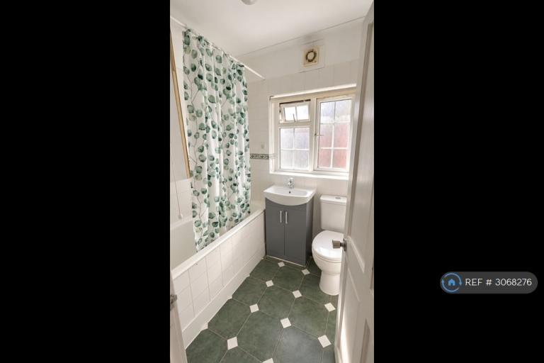 2 bedroom house in Widmer Court, London, TW3 (2 bed) (#3068276)