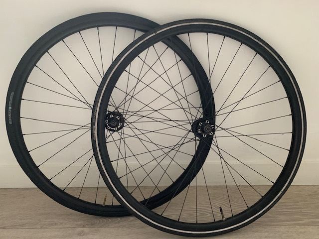 25 inch wheels pair with tyres and inner tubes