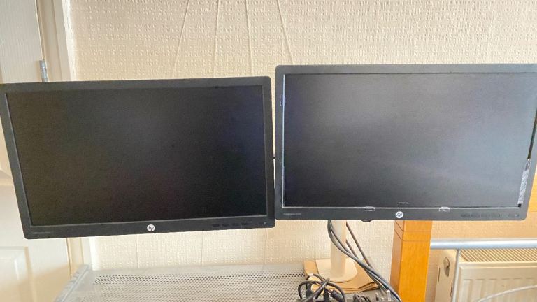 Two(2) HP EliteDisplay E222 -21.5-inch 1920 x 1080 FHD monitors with stand(as shown)