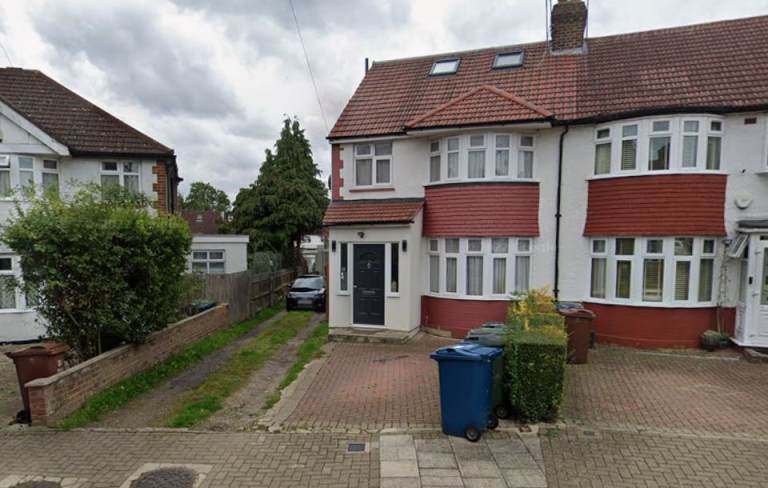 3 bedroom flat in Harrow, HA2