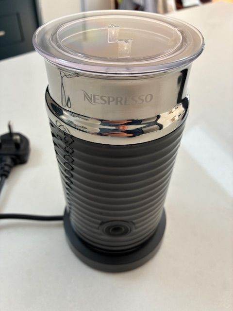 Nespresso Aeroccino 3 milk frother (+warranty)