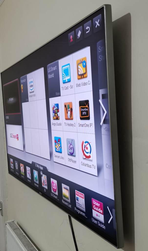 LG 3d Full HD Smart TV 47" inch LG 47LM960V Read Description