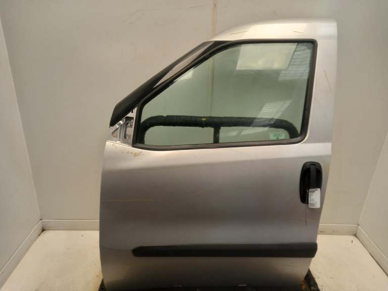 Fiat Doblo Left Front Door N/S 2010-2015 Grigio Chiaro Vr-612/A Unknown Van 518