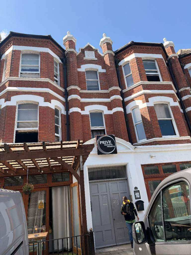 Large Room in town centre to rent