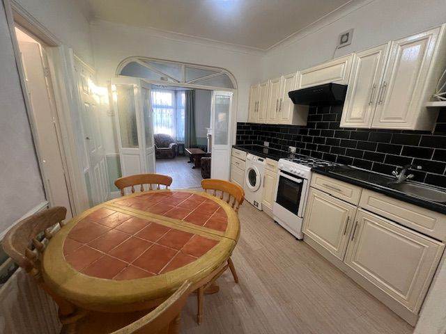 🏡 TO LET • GF 1-Bed Flat • Seven Kings, IG3 8AA 🏡
