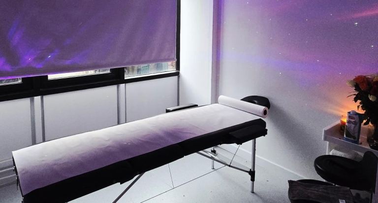 Relaxation and deep tissue massage , instantly available appointments