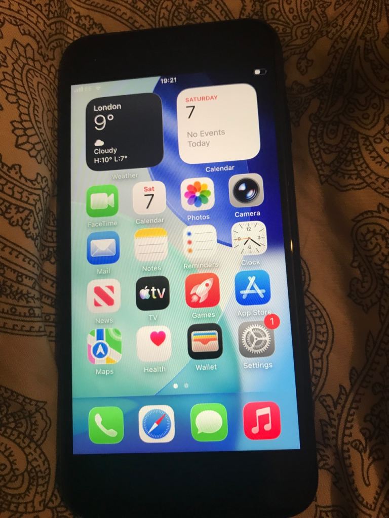 Apple iPhone se 2 2020 fully works looks new iOS 26.3.1 battery health 88%