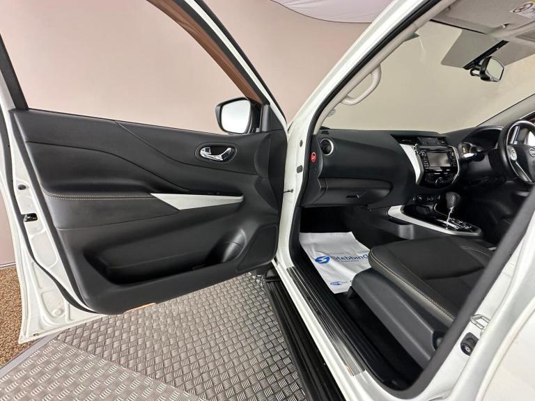 2018 Nissan Navara 2.3 dCi N-Guard Auto 4WD Euro 6 4dr PICK UP Diesel Automatic