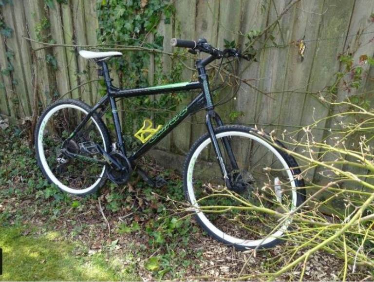 Carrera men's road/hybrid bike