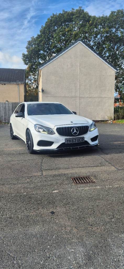 Mercedes-Benz e300 Hybrid AMG sport