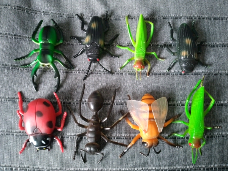 Jumbo insect toys 8 pcs