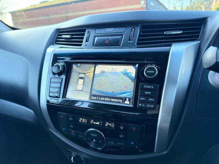 2016 Nissan Navara 2.3 dCi Tekna Auto 4WD Euro 5 4dr PICK UP Diesel Automatic