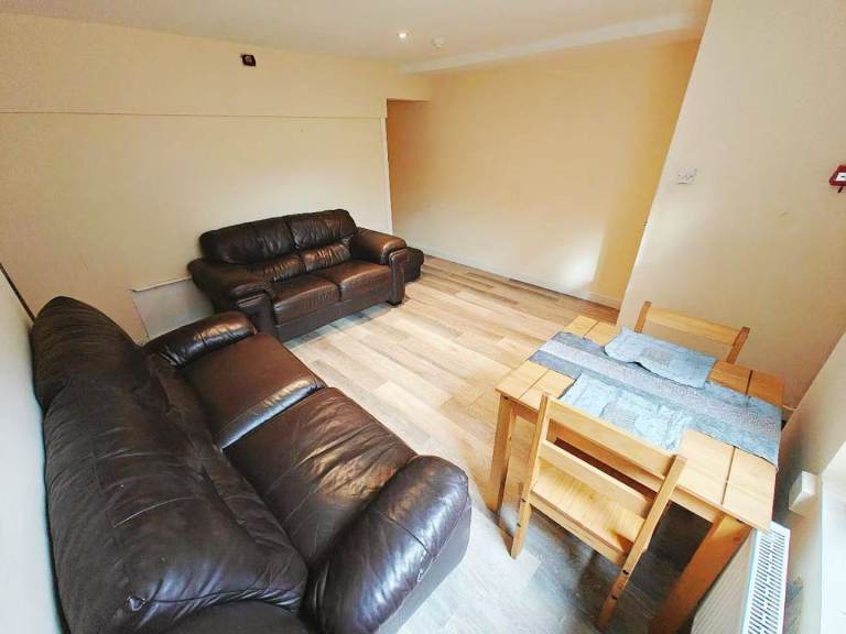 Modern 1 Bed Flat in Beeston £675pcm | Available Now | DSS L.H.A Welcome | Guarantor Required