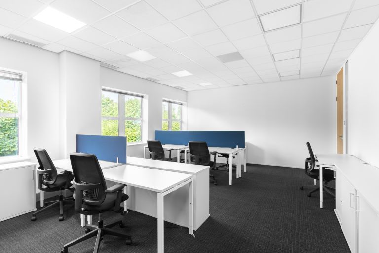 Luton - LU13PE \ Flexible Coworking Space with Desk Access