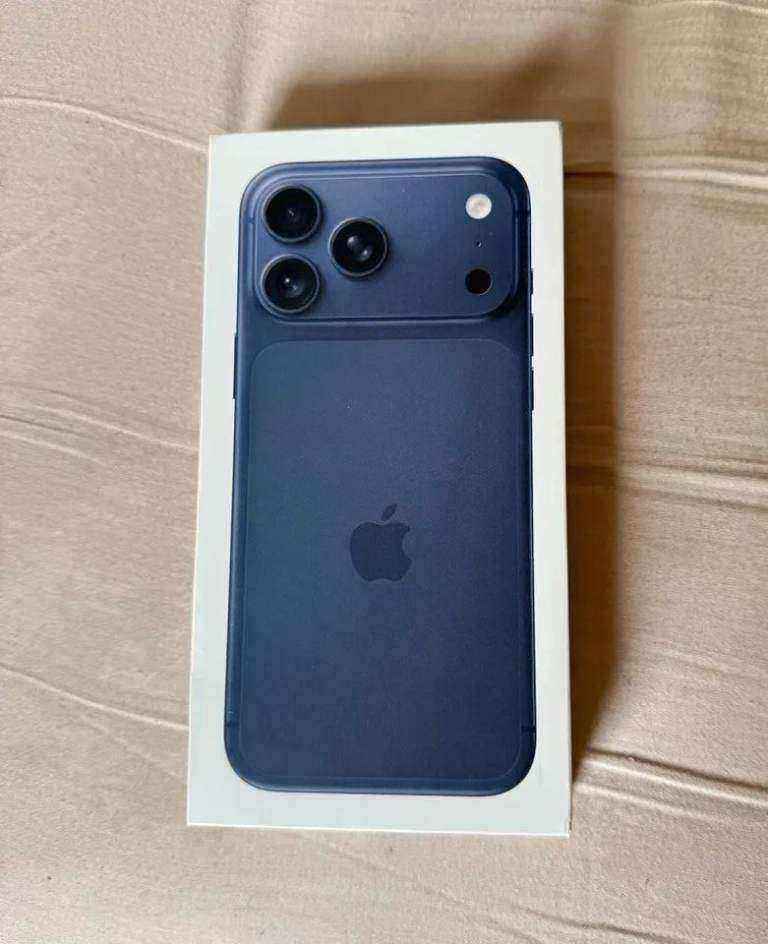 Apple iPhone 17 Pro, 256GB, Deep Blue, Brand new & sealed, Genuine sale.