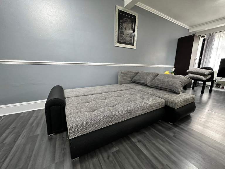 Berlin Sofa Bed – Modern Design with Easy Bed Conversion