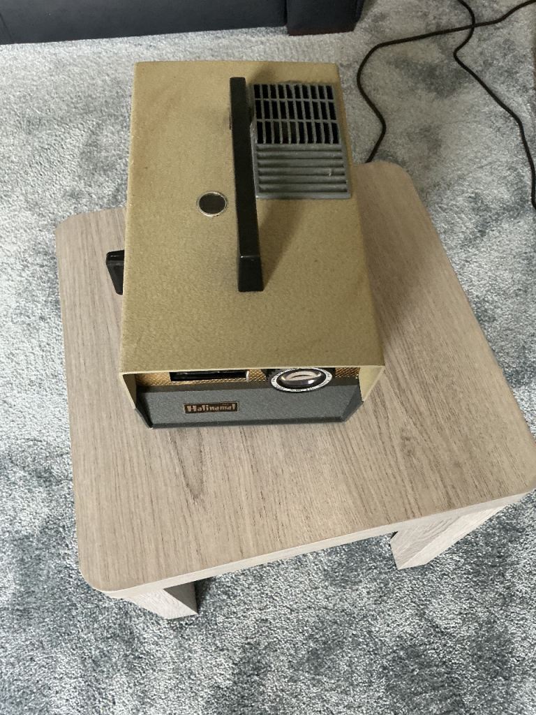 VINTAGE HALINAMAT 300 SLIDE PROJECTOR  SPARES OR REPAIR