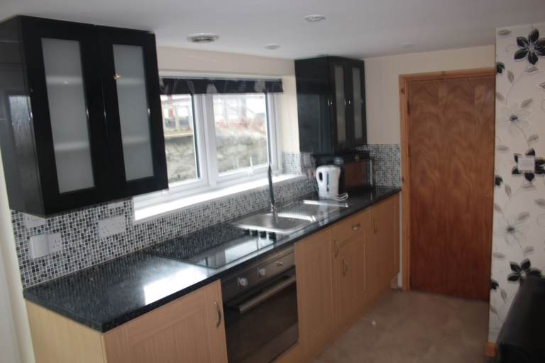 One bedroom self contained flat, own private entrance. £750 pcm