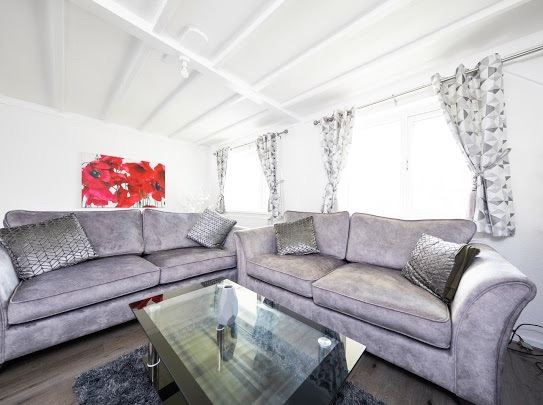 Room or entire house to let 