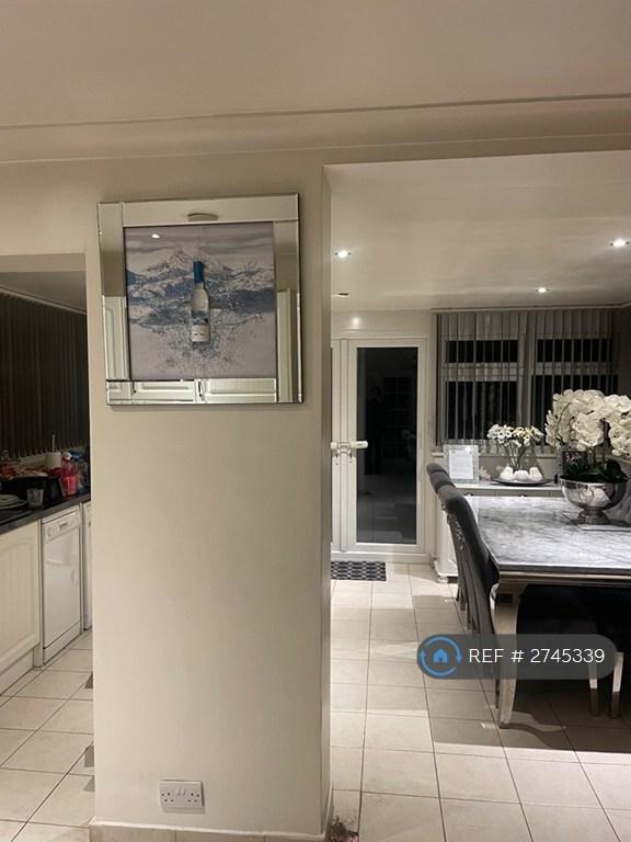 1 bedroom in The Drive, Feltham, TW14 (#2745339)