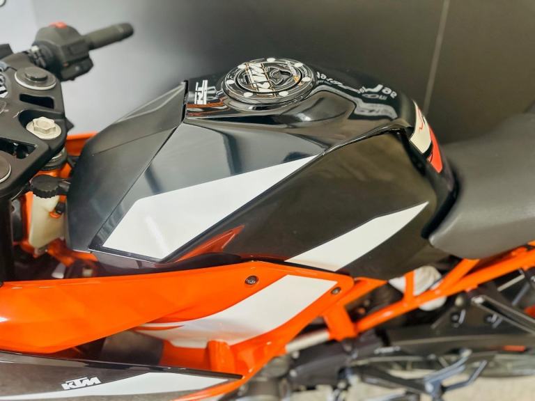 STUNNING 2017/17 KTM RC 390 MOTORCYCLE 