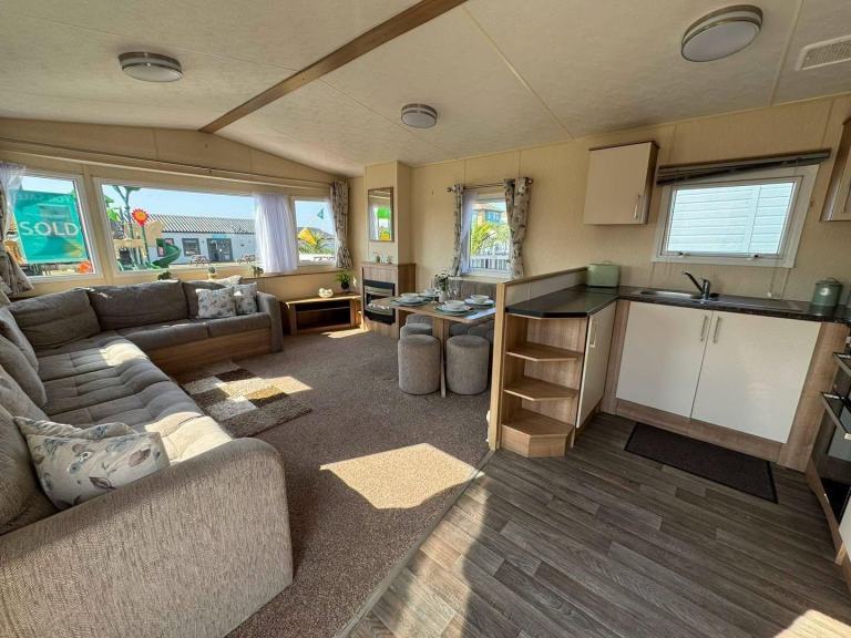 Immaculate 2 bedroom sited caravan for sale in North Wales - beach location 