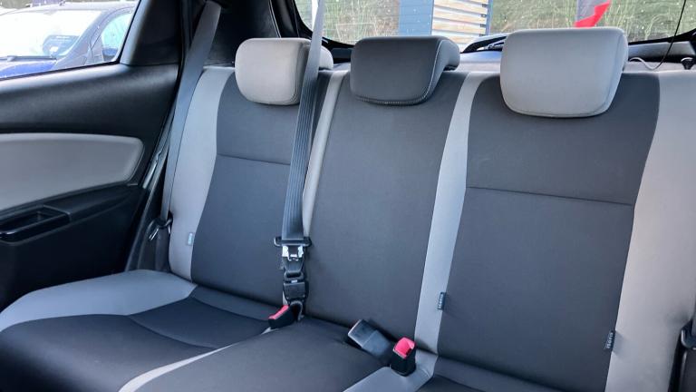 2017 Toyota Yaris 1.33 VVT-i Design 5dr Petrol Hatchback Hatchback Petrol Manual