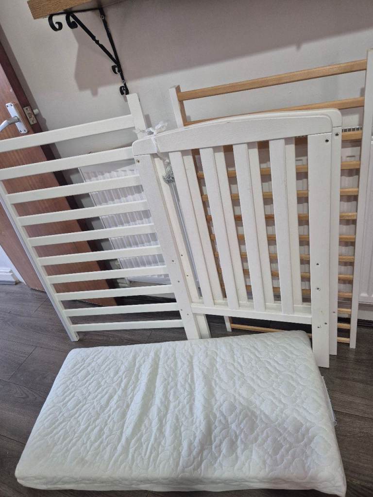 White cot bed