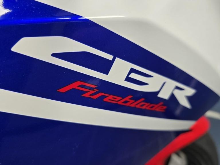 HONDA CBR1000 R