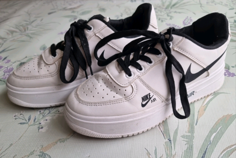White trainers size 38