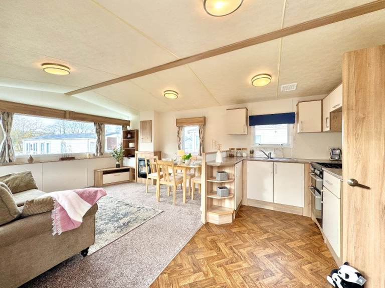 CARAVAN FOR SALE WITH LAKE VIEW