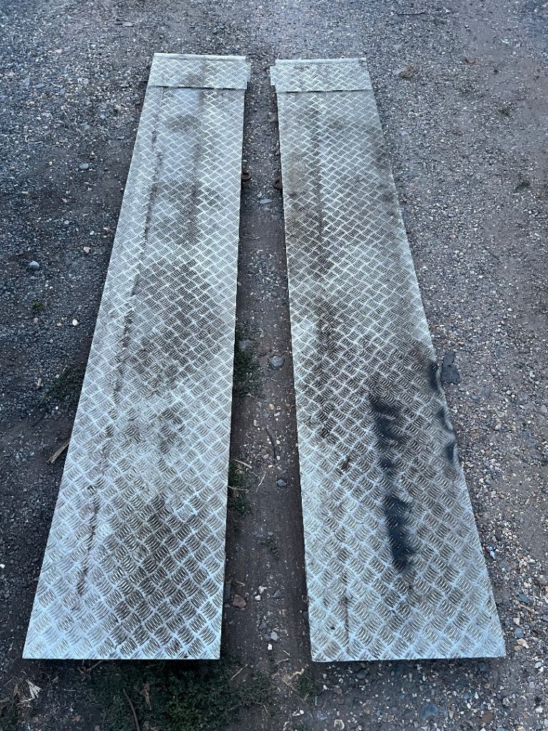 Heavy duty aluminium loading ramps for recovery vehicles 