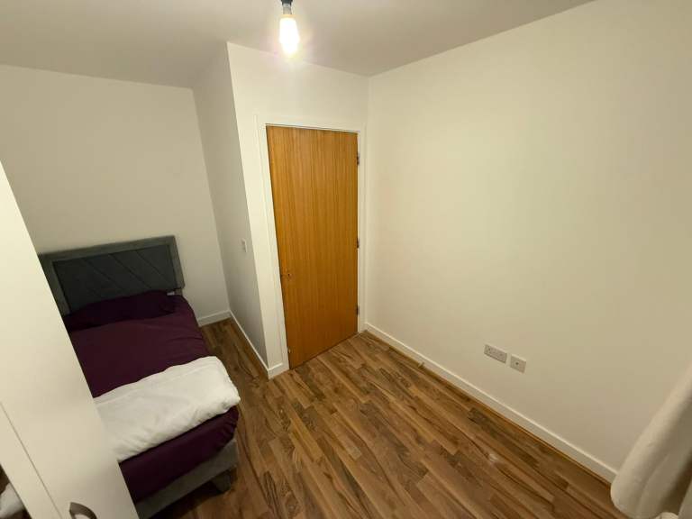 Spacious and Cosy Double Room for Rent in - UB5 6FQ